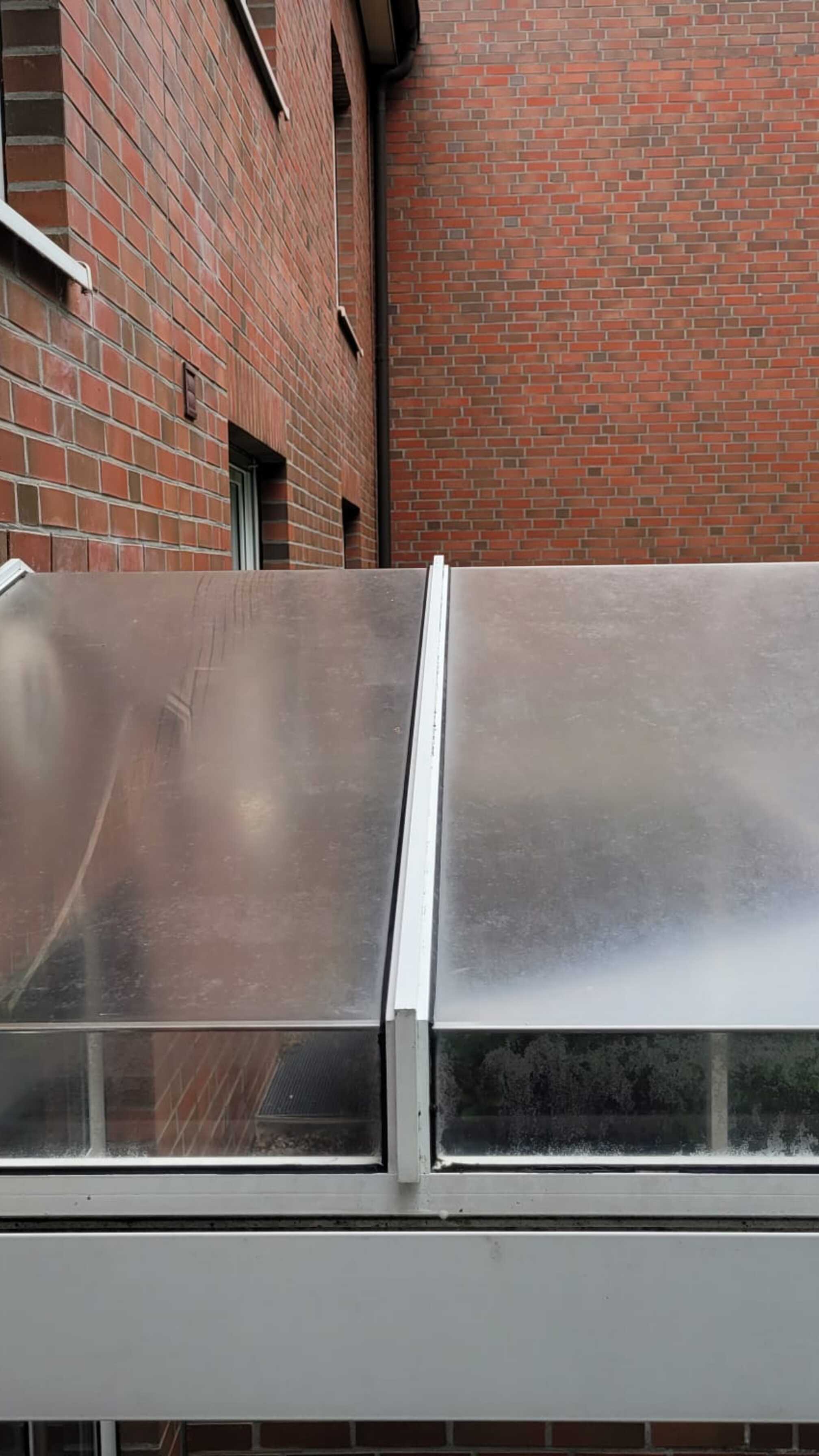 Streifenfrei gereinigte Glasfläche