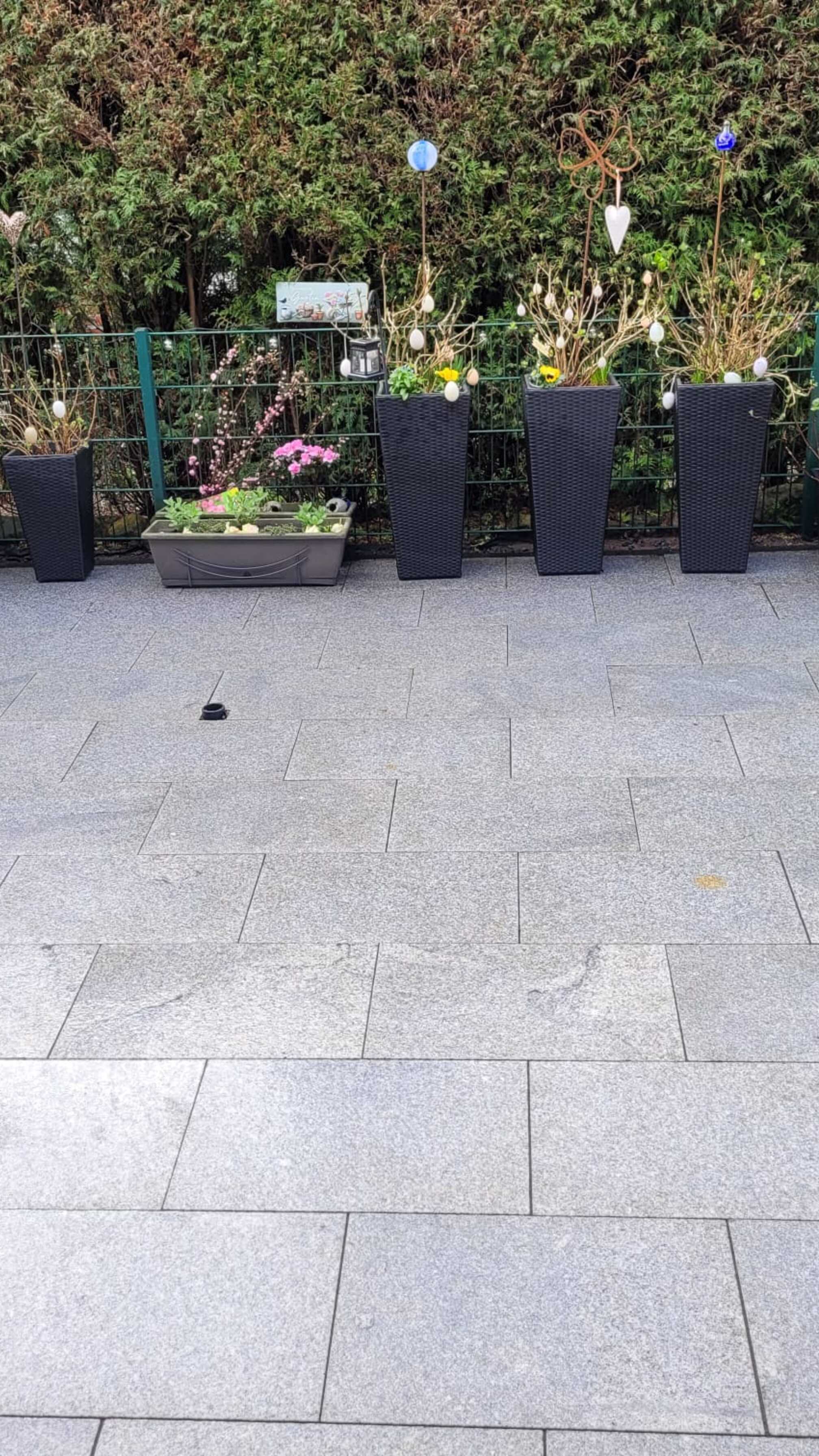 Saubere Terrasse nach der Hochdruckreinigung